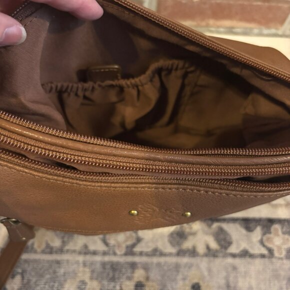 Stone Mountain Brown Leather Crossbody Bag W/Multiple Pockets & Adjustable Strap - Picture 6 of 10